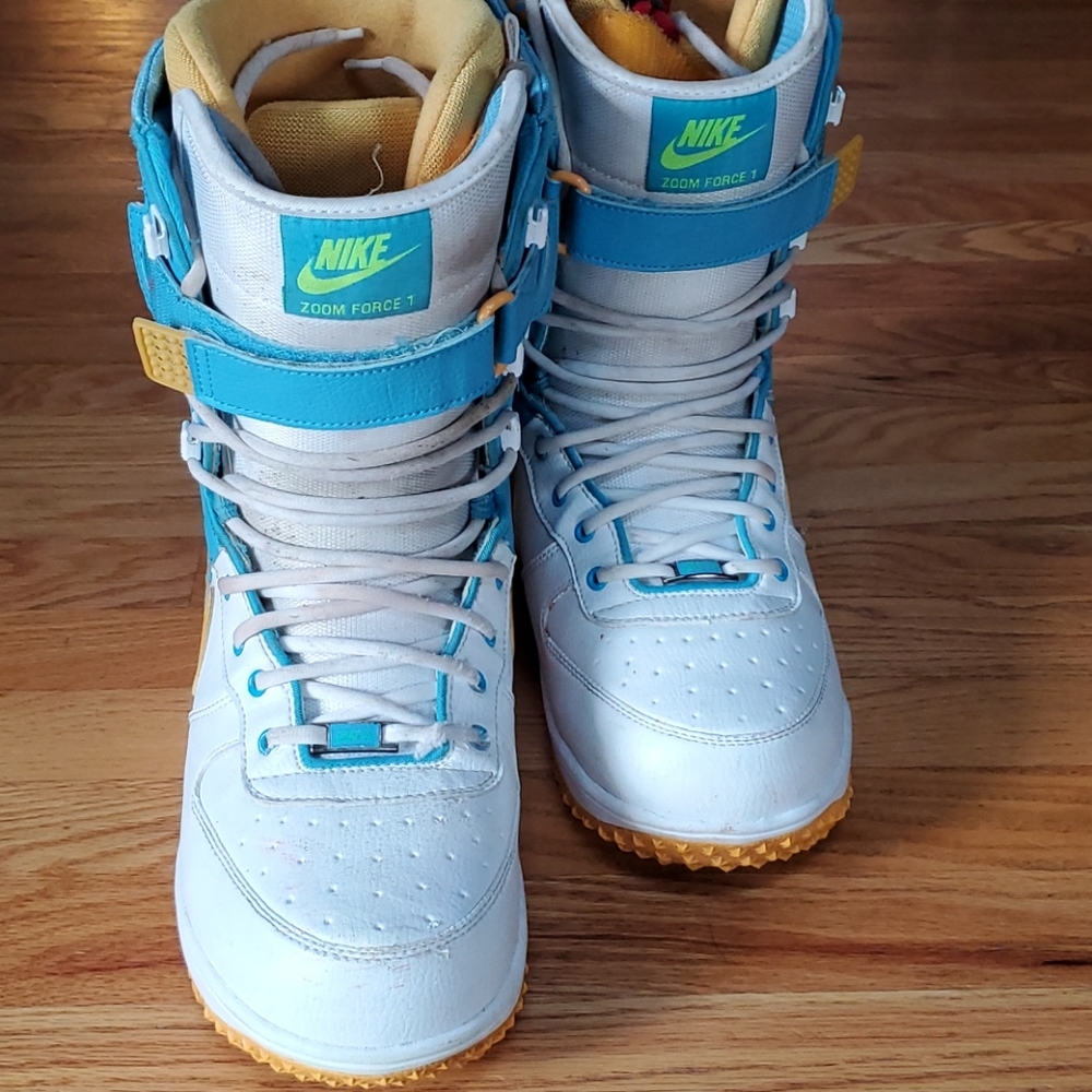 Nike Zoom Force 1